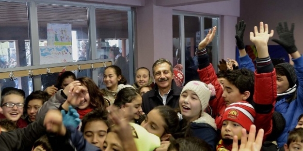 Esentepeli Çocuklara Yeni Yıl Hediyesi