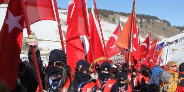 Erzurum İzcileri “asımın Nesli Asrın Yürüyüşünde” Dedelerini Yad Etti