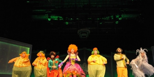 ‘tıngır Mıngır Ülke’nin Galası Yapıldı