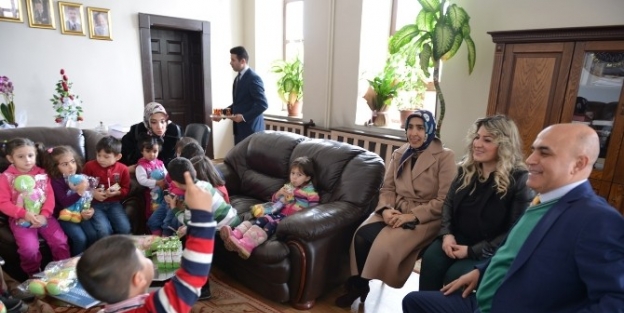 Kreş Çocuklari Korkut’tan Her Yere Çiçek Dikilmesini İstediler