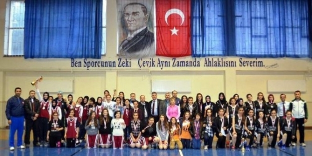 Genç Kızlar Basketbolda Şampiyon Belli Oldu