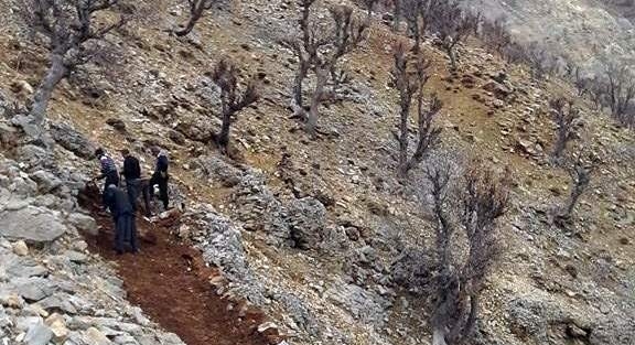 Kazma Kürekle Yol Açıyorlar