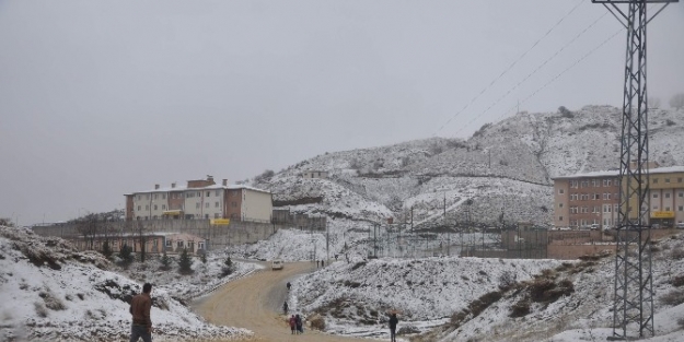 Kar Sincik’i Beyaza Bürüdü