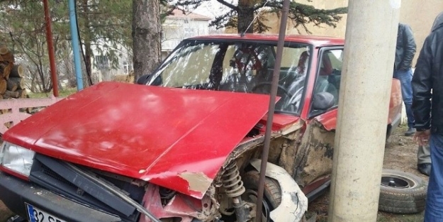 Elektrik Direğine Çarpti, Burnu Bile Kanamadı