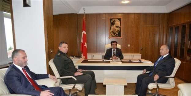 Vali Güzeloğlu Kaymakam Narinoğlu’nu Ziyaret Etti