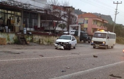 Milas’ta Baba Oğul Trafik Kazasında Yaralandı