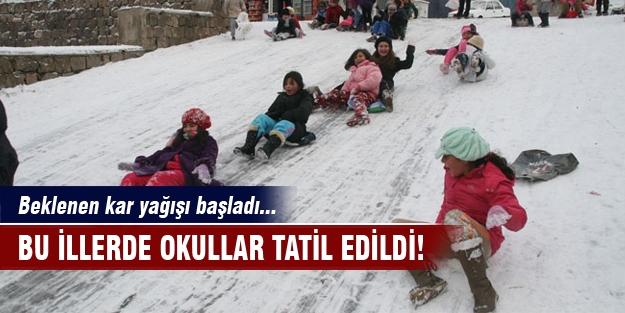Beklenen yağış başladı, okullar tatil edildi