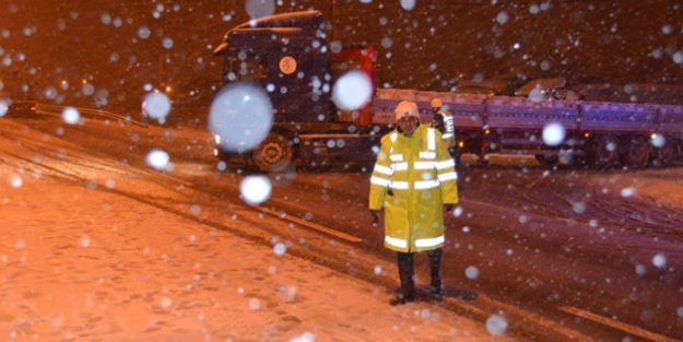İzmir- Ankara yolu ulaşıma kapandı