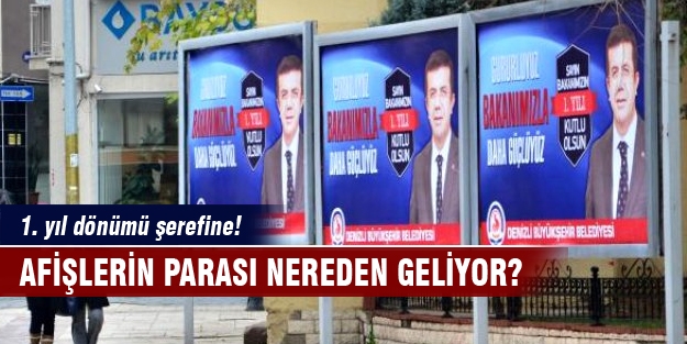 1'inci yıla afişli kutlama