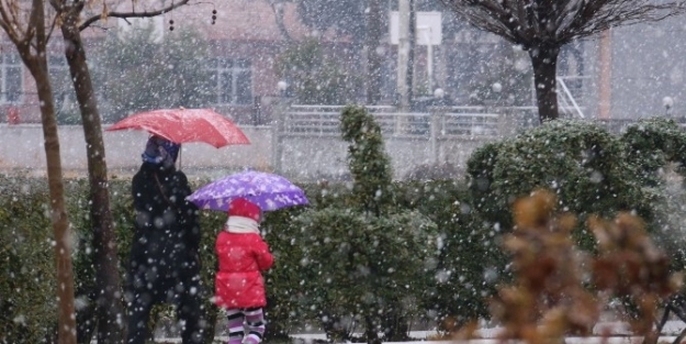 Kar Yağışı İzmir Ve Manisa’da Eğitimi Vurdu