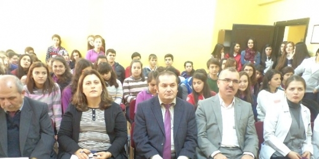 Burhaniye’ De Sağlıkçılar Münazaraya Katıldı