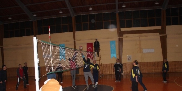 Beyşehir’de Öğretmenler Arası Voleybol Turnuvası
