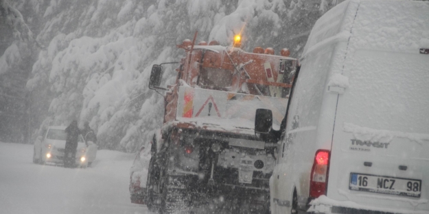 Bursa'da karla amansız mücadele