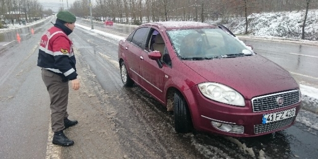 Kar Lastiği Ve Zinciri Olmayanlar Kandıra’ya Gidemiyor