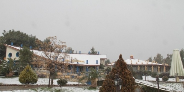 Buca Gölet Beyaza Büründü