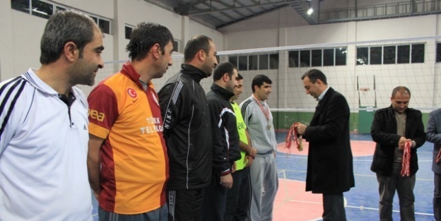 Bahçesaray’da Voleybol Turnuvası Sona Erdi