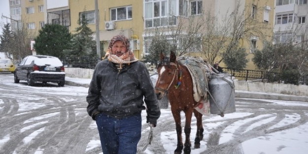 İzmirliler Karın Keyfini Çikardi
