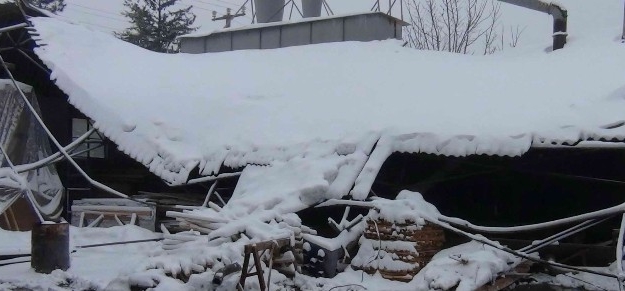 Simav’daki Kereste Fabrikalarının Çatilari Yoğun Kara Dayanamadı