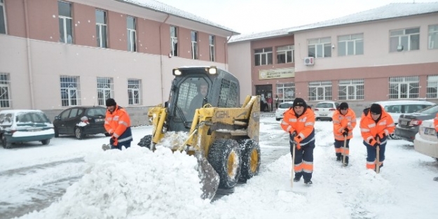 Okullarda Kar Temizliği