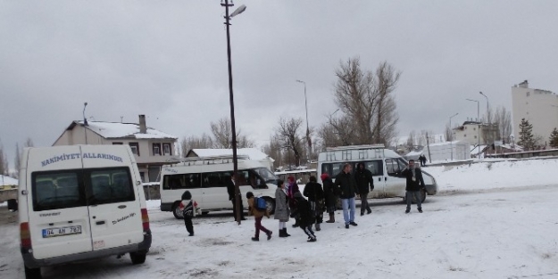 Eleşkirt’te 18 Köy Yolu Ulaşıma Kapandı