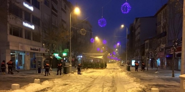 Uşak’ta Kar Ve Soğukla Mücadele Devam Ediyor