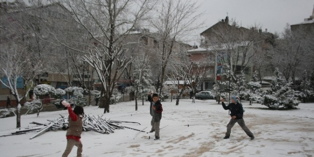 Karaman’da Okullara Bir Gün Kar Tatili