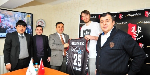 Davıd Jelınek Uşak Sportif’e İmzayi Attı