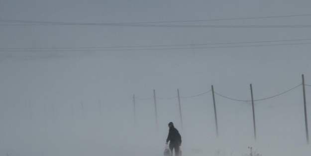 Tipi Nedeniyle Ardahan’da Ulaşım Durdu