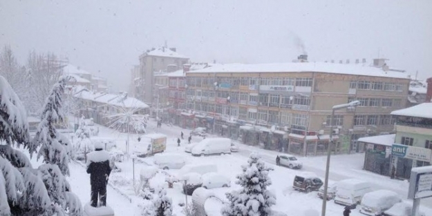 Beyşehir’de Kar Yağışı Çiftçiyi Sevindirdi