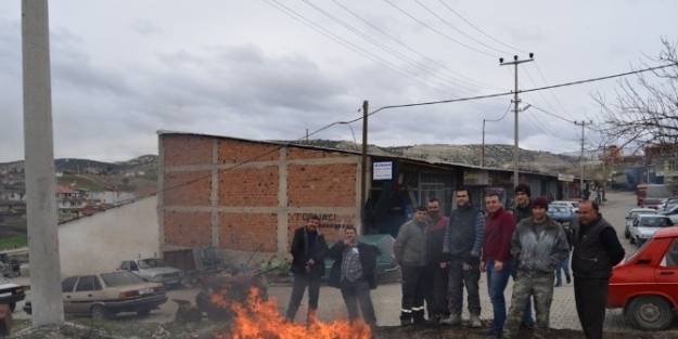 Sanayi Esnafı Meydan Ocağında Isiniyor