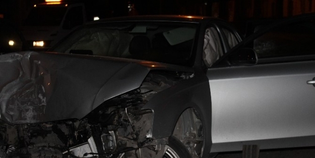 İzmir’de Trafik Kazası:3 Yaralı