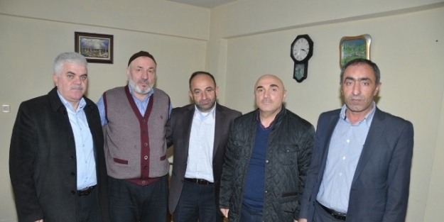 Üzülmez, Kanaat Önderlerini İhmal Etmiyor