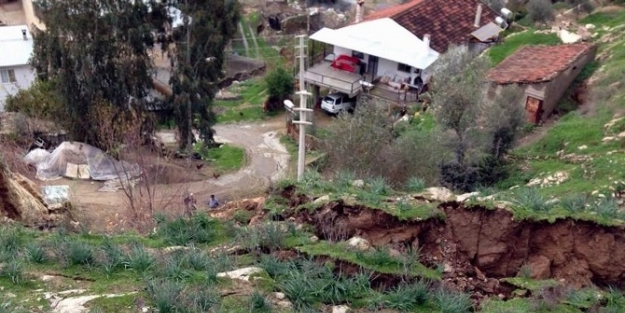 Başkan Özakcan, Heyelan Mağdurlarını Ziyaret Etti