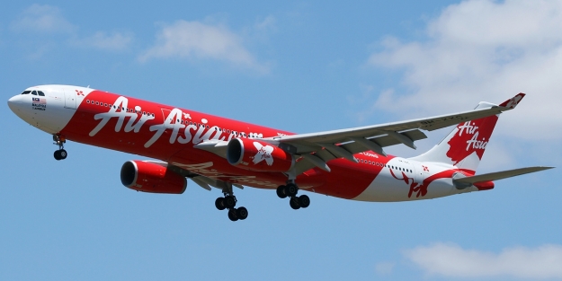 AirAsia uçağının kuyruk kısmı bulundu!