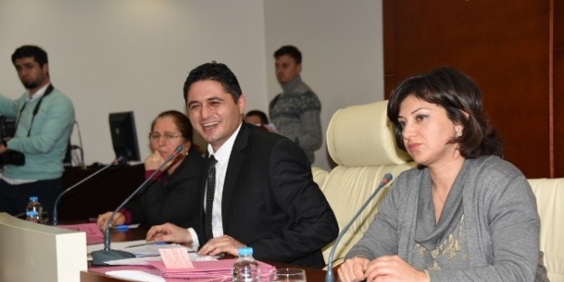 Aliağa Belediyesi 2015’in İlk Meclisini Yoğun Gündemle Tamamladı