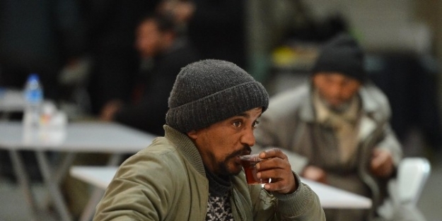 Kimse Sokakta Kalmasın Diye Büyükşehir Yatak Kapasitesini Artırdı