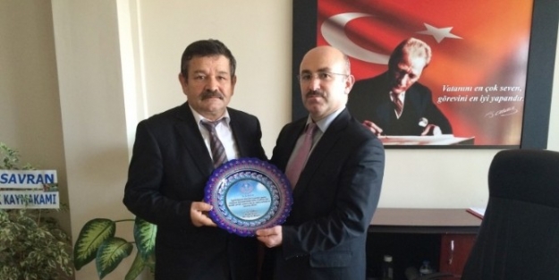 Cebeci’den Görevden Ayrılan Okul Müdürlerine Çini Tabak