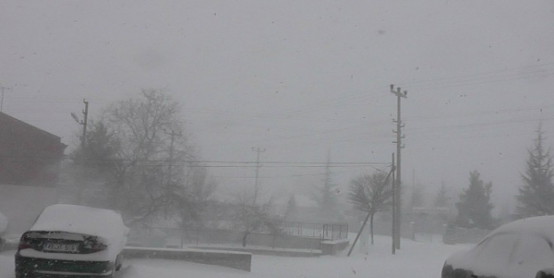 Kulu’da Kar Yağışı Hayatı Olumsuz Etkiliyor