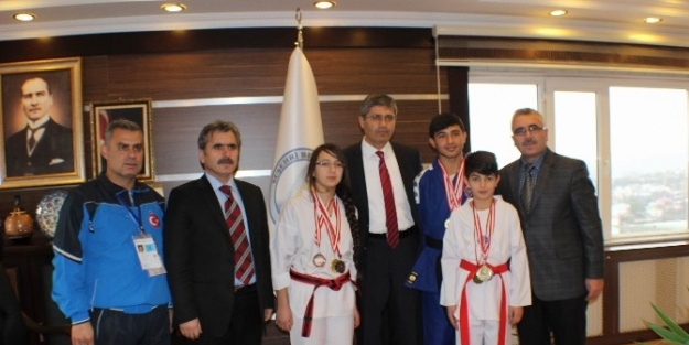 Taekwondo Ekibinden Başkan Yüksel’e Ziyaret