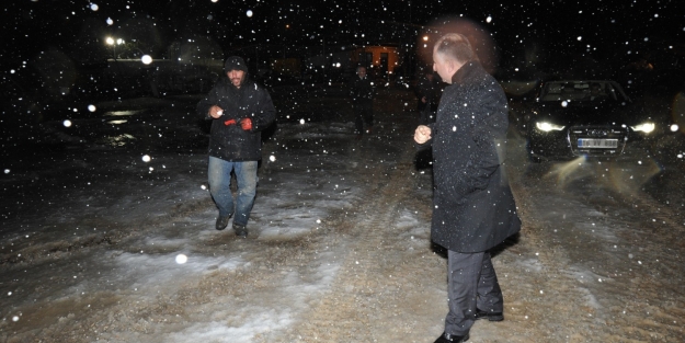 Orhangazi'de karla mücadele sürüyor