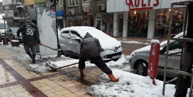 Belediye Başkanı Semerci Kar Temizleme Çalişmalarini Denetledi