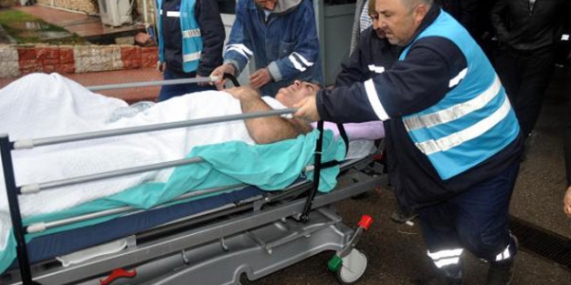 İnşaat işçilerini taşıyan servis kaza yaptı