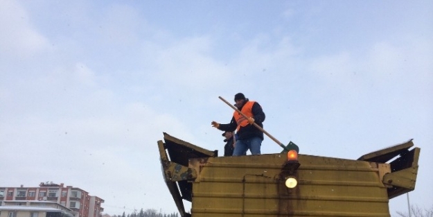 Darıca’da Karla Mücadele Çalişmalari Aralıksız Sürüyor