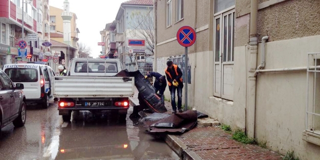 Kapanan hastane tehlike saçıyor