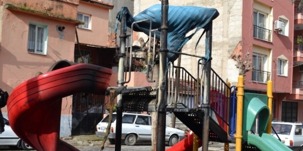 Güpegündüz Çocuk Parkını Yaktılar
