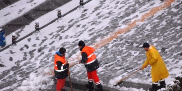 Kar Küreme Timi Görev Başında