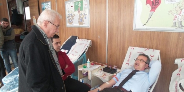 Başkan Köşker Kan Bağışladı