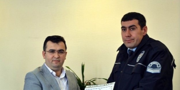 Kulu Kaymakamı Avcı’dan Polis Memuruna Başarı Belgesi