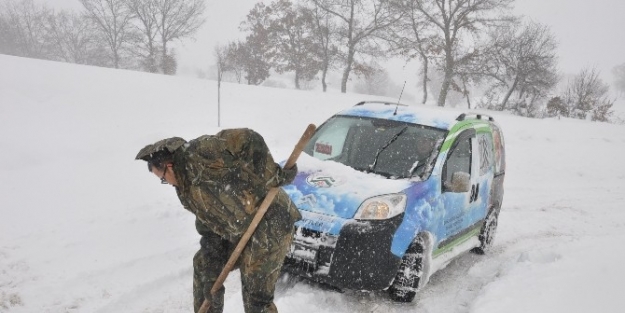 Ağır Kış Şartlarinda Cenaze Defin İşleri Aksamadan Devam Ediyor