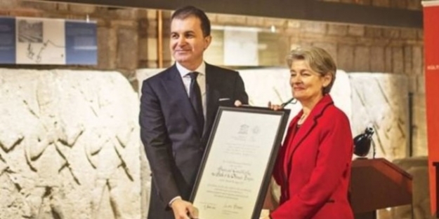 Bergama’nın Unesco Beratı Türkiye’ye Takdim Edildi